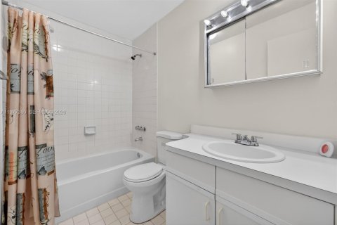 Снять в аренду кондоминиум в Майами, Флорида 2 спальни, 104.98м2, № 2079558 - фото 12