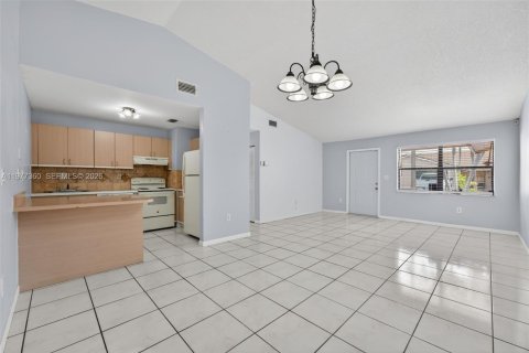 Снять в аренду кондоминиум в Майами, Флорида 2 спальни, 104.98м2, № 2079558 - фото 3