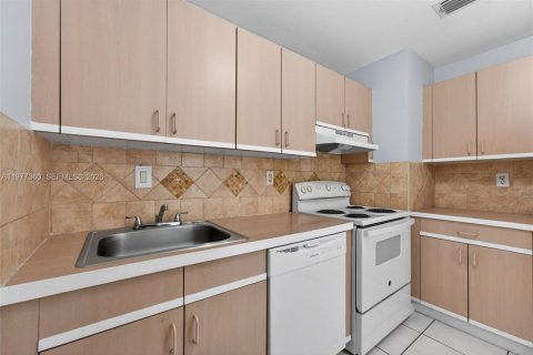 Снять в аренду кондоминиум в Майами, Флорида 2 спальни, 104.98м2, № 2079558 - фото 5