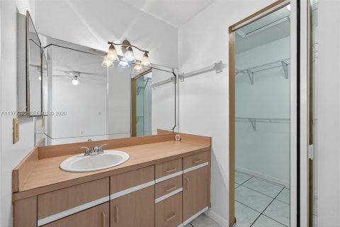 Снять в аренду кондоминиум в Майами, Флорида 2 спальни, 104.98м2, № 2079558 - фото 9