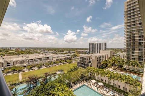 Condo in Miami, Florida, 1 bedroom  № 1800768 - photo 10