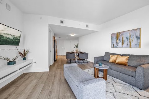 Condo in Miami, Florida, 1 bedroom  № 1800768 - photo 16