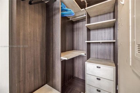 Condo in Miami, Florida, 1 bedroom  № 1800768 - photo 23