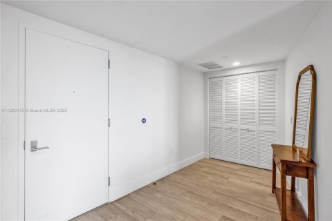 Condo in Miami, Florida, 1 bedroom  № 1800768 - photo 13
