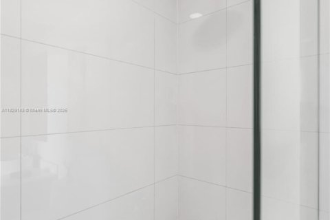 Condo in Miami, Florida, 1 bedroom  № 1800768 - photo 24