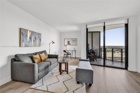 Condo in Miami, Florida, 1 bedroom  № 1800768 - photo 3