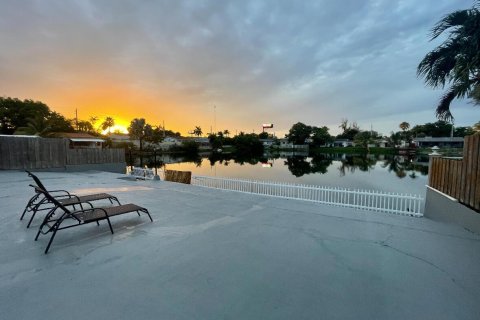 Villa ou maison à vendre à Hallandale Beach, Floride: 3 chambres, 135.36 m2 № 2146949 - photo 12
