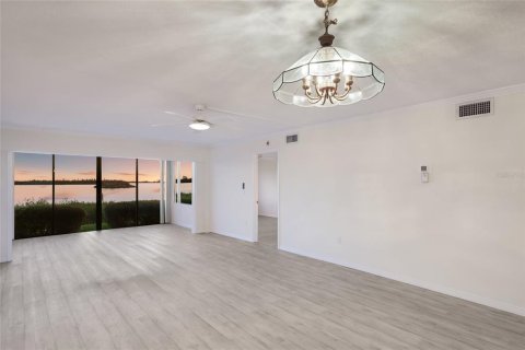 Condo in Bradenton, Florida, 2 bedrooms  № 2149799 - photo 17