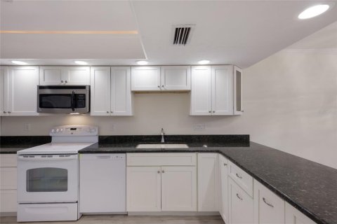 Condo in Bradenton, Florida, 2 bedrooms  № 2149799 - photo 6