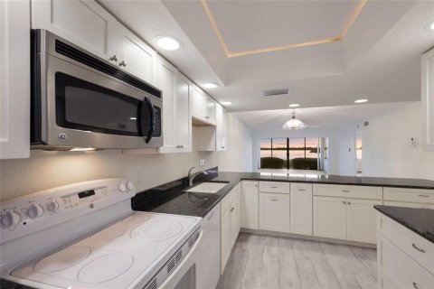 Condo in Bradenton, Florida, 2 bedrooms  № 2149799 - photo 9
