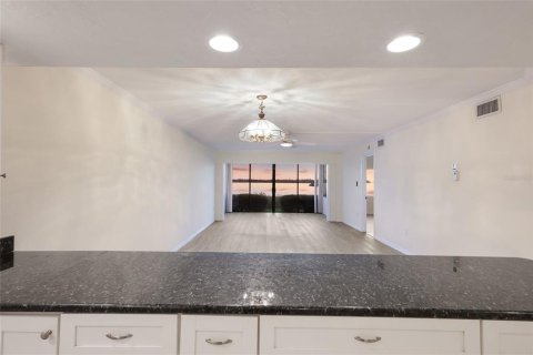 Condo in Bradenton, Florida, 2 bedrooms  № 2149799 - photo 12