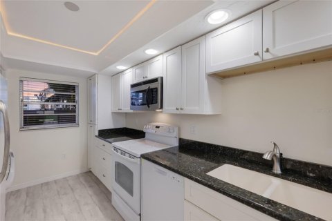 Condo in Bradenton, Florida, 2 bedrooms  № 2149799 - photo 7
