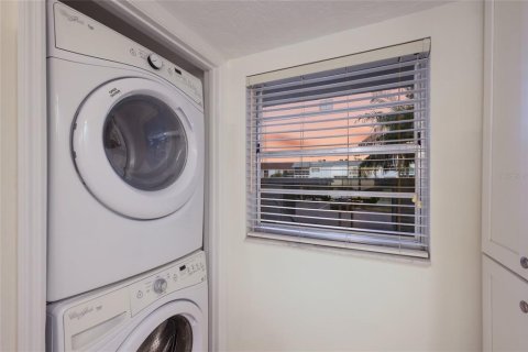 Condo in Bradenton, Florida, 2 bedrooms  № 2149799 - photo 10
