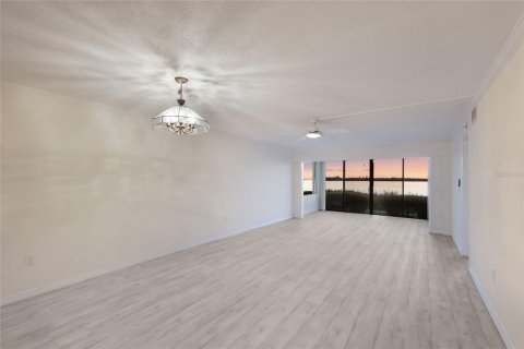 Condo in Bradenton, Florida, 2 bedrooms  № 2149799 - photo 13