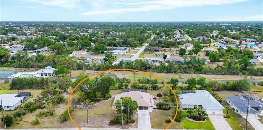 House in Rotonda, Florida 3 bedrooms, 162.67 sq.m. № 1601888