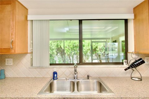 Villa ou maison à vendre à New Port Richey, Floride: 2 chambres, 182 m2 № 2395634 - photo 11