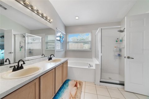 House in Orlando, Florida 3 bedrooms, 164.44 sq.m. № 1746708 - photo 12