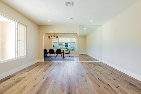 Casa en alquiler en Port St. Lucie, Florida, 4 dormitorios, 207.92 m2 № 2407994 - foto 5