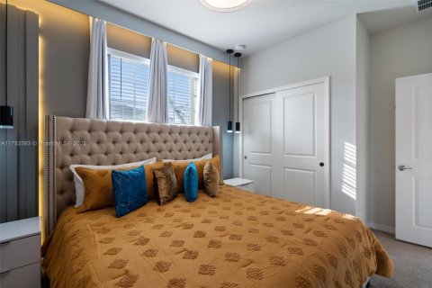 Townhouse in Davenport, Florida 5 bedrooms № 1707710 - photo 7