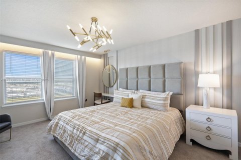 Townhouse in Davenport, Florida 5 bedrooms № 1707710 - photo 16