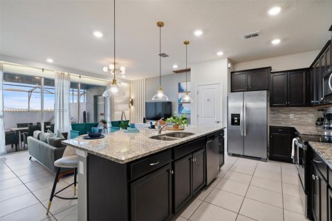 Townhouse in Davenport, Florida 5 bedrooms № 1707710 - photo 9