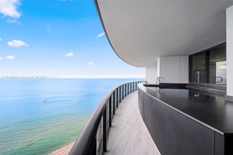 Copropriété à vendre à Sunny Isles Beach, Floride: 4 chambres, 385.92 m2 № 1934062 - photo 1