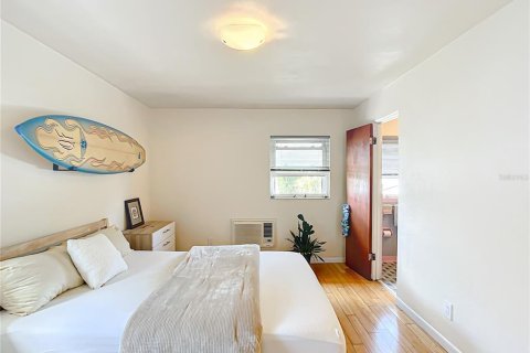 Condo in Saint Pete Beach, Florida, 1 bedroom  № 1090314 - photo 24