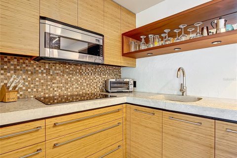 Condo in Saint Pete Beach, Florida, 1 bedroom  № 1090314 - photo 19