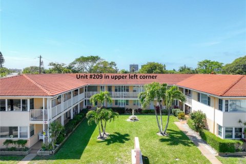 Condo in Saint Pete Beach, Florida, 1 bedroom  № 1090314 - photo 2