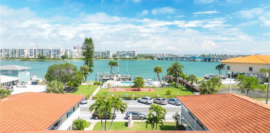 Condo in Saint Pete Beach, Florida, 1 bedroom  № 1090314