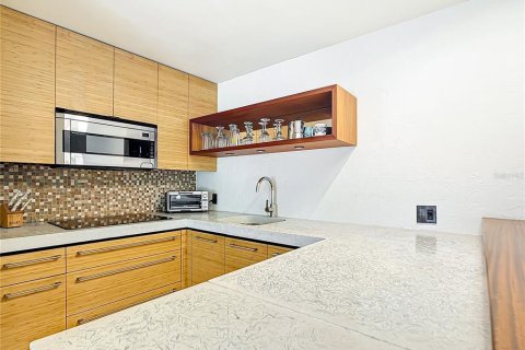 Condo in Saint Pete Beach, Florida, 1 bedroom  № 1090314 - photo 15