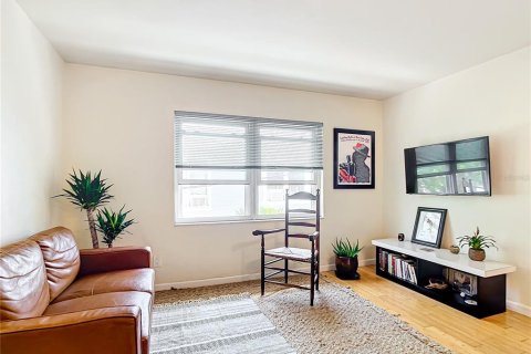 Condo in Saint Pete Beach, Florida, 1 bedroom  № 1090314 - photo 10