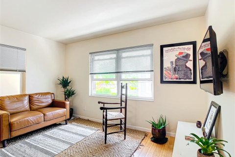 Condo in Saint Pete Beach, Florida, 1 bedroom  № 1090314 - photo 11