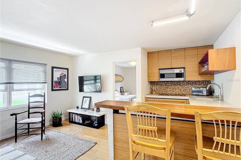 Condo in Saint Pete Beach, Florida, 1 bedroom  № 1090314 - photo 9