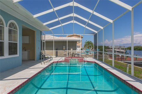 Villa ou maison à vendre à New Port Richey, Floride: 4 chambres, 216.09 m2 № 2133013 - photo 4