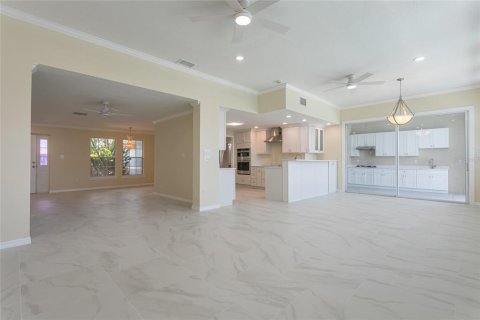 Villa ou maison à vendre à New Port Richey, Floride: 4 chambres, 216.09 m2 № 2133013 - photo 14