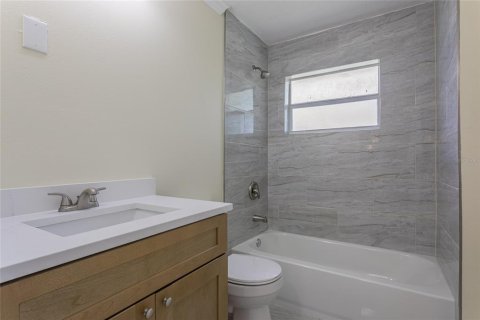 Villa ou maison à vendre à New Port Richey, Floride: 4 chambres, 216.09 m2 № 2133013 - photo 25