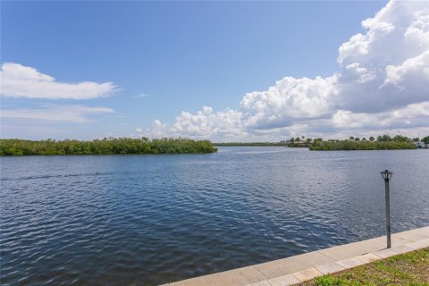 Villa ou maison à vendre à New Port Richey, Floride: 4 chambres, 216.09 m2 № 2133013 - photo 10