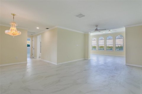 Villa ou maison à vendre à New Port Richey, Floride: 4 chambres, 216.09 m2 № 2133013 - photo 12