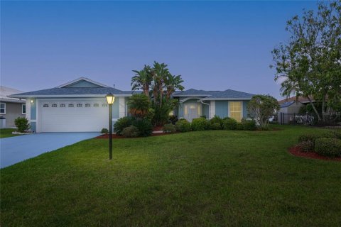 Villa ou maison à New Port Richey, Floride 4 chambres, 216.09 m2 № 2133013