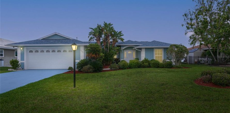 Villa ou maison à New Port Richey, Floride 4 chambres, 216.09 m2 № 2133013