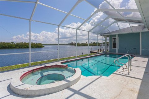 Villa ou maison à vendre à New Port Richey, Floride: 4 chambres, 216.09 m2 № 2133013 - photo 3