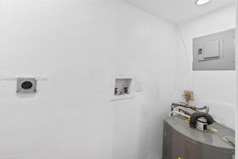 Casa en venta en Margate, Florida, 3 dormitorios, 108.88 m2 № 1952287 - foto 16