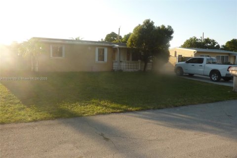 Casa en venta en Margate, Florida, 3 dormitorios, 108.88 m2 № 1952287 - foto 2