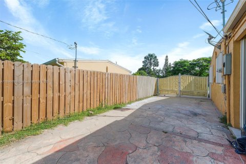 Casa en venta en Margate, Florida, 3 dormitorios, 108.88 m2 № 1952287 - foto 27