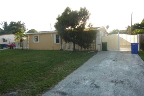 Casa en venta en Margate, Florida, 3 dormitorios, 108.88 m2 № 1952287 - foto 1
