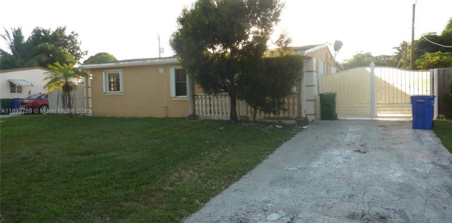 Casa en Margate, Florida 3 dormitorios, 108.88 m2 № 1952287