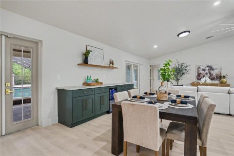 House in Tampa, Florida 4 bedrooms, 325.34 sq.m. № 2353189 - photo 13