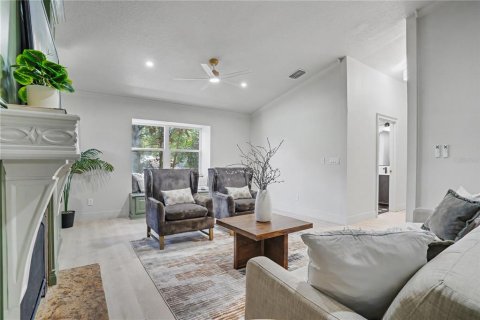 House in Tampa, Florida 4 bedrooms, 325.34 sq.m. № 2353189 - photo 30