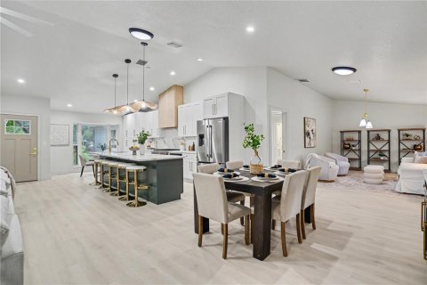House in Tampa, Florida 4 bedrooms, 325.34 sq.m. № 2353189 - photo 12